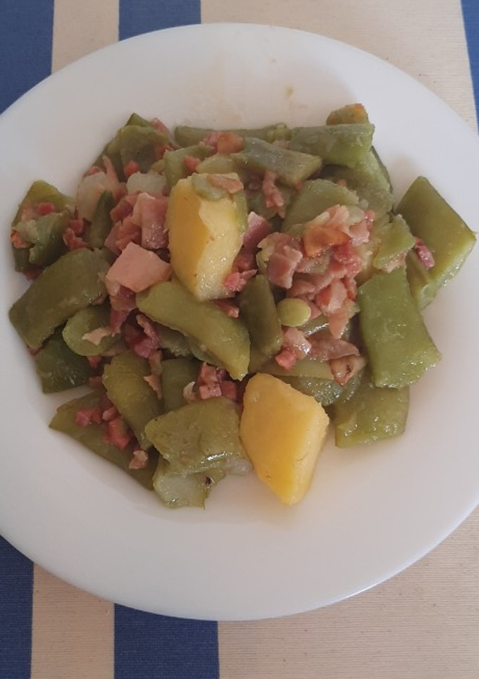 Una foto de Judías verdes con patatas y jamón