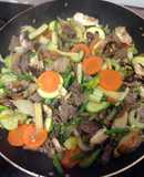Thịt bò xào rau củ