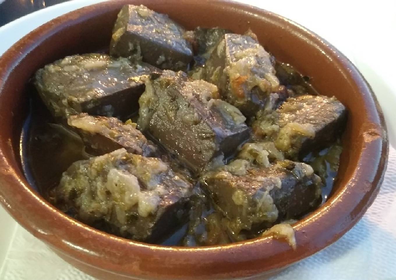 Sangre "encebollada" (en salsa de cebolla)