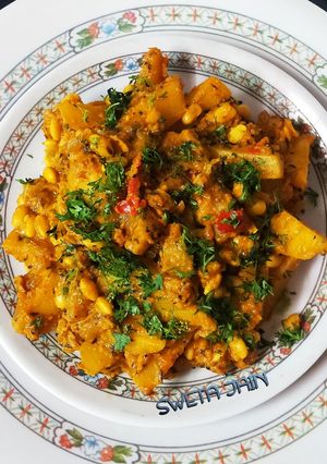 आलू सोयाबीन की सब्जी (Aloo soyabean ki sabzi recipe in hindi) रेसिपी मुख्य फोटो