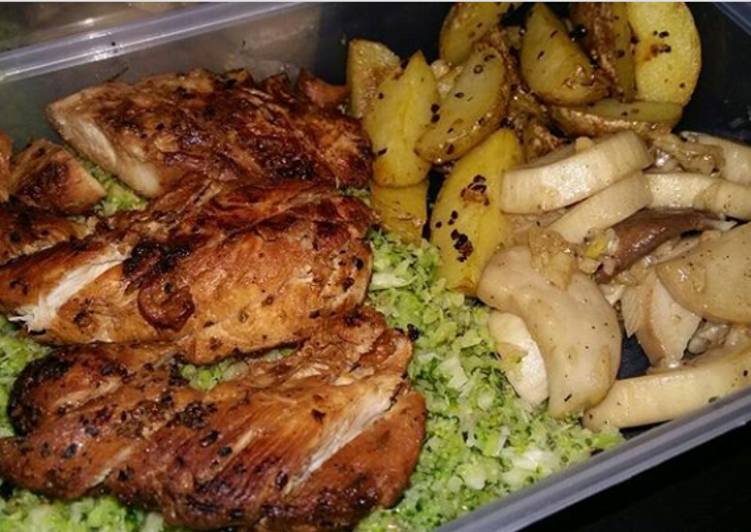 Langkah Mudah untuk Membuat Broccoli Rice with Grilled Chicken (menu sehat) Anti Gagal