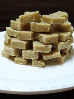 आलेपाक (aale pakh recipe in marathi) रेसिपी चे मुख्य फोटो