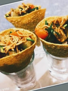 पापड़ कोन चाट (papad cone chaat recipe in Hindi) रेसिपी मुख्य फोटो