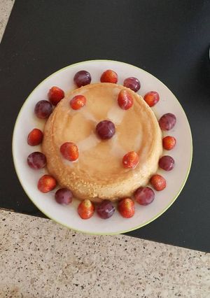 Una foto de Flan de huevos y leche súper fácil