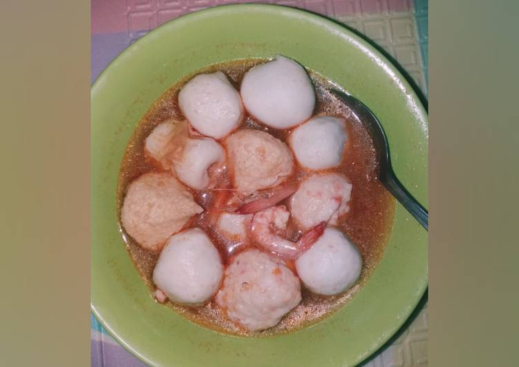 Tomyum baso seafood