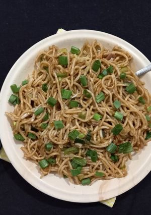 હક્કા નૂડલ્સ(Noodles Recipe in Gujarati) રેસીપી મુખ્ય ફોટો