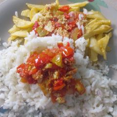 A picture of Irish and egg sauce.