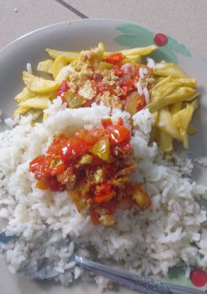 A picture of Irish and egg sauce.