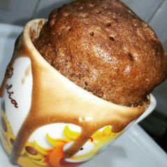 A picture of Mug cake in microwave.