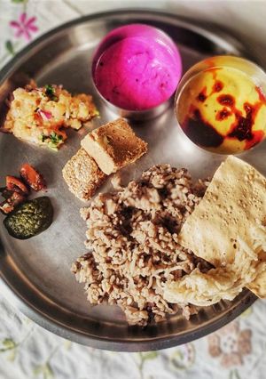 संक्रांत स्पेशल - उरद दाल खिचड़ी रेसिपी मुख्य फोटो
