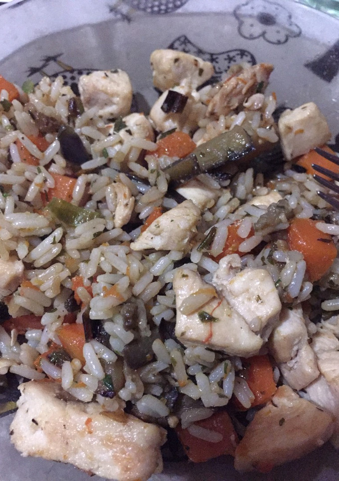 Una foto de WOk de pollo y arroz rápido, fácil y exquisito!!!