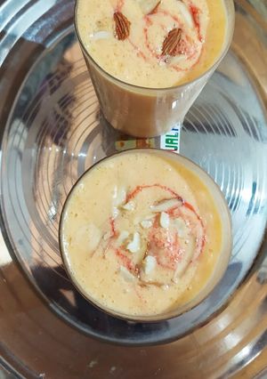 क्रीमी मैंगो लस्सी (Creamy mango lassi recipe in hindi) रेसिपी मुख्य फोटो
