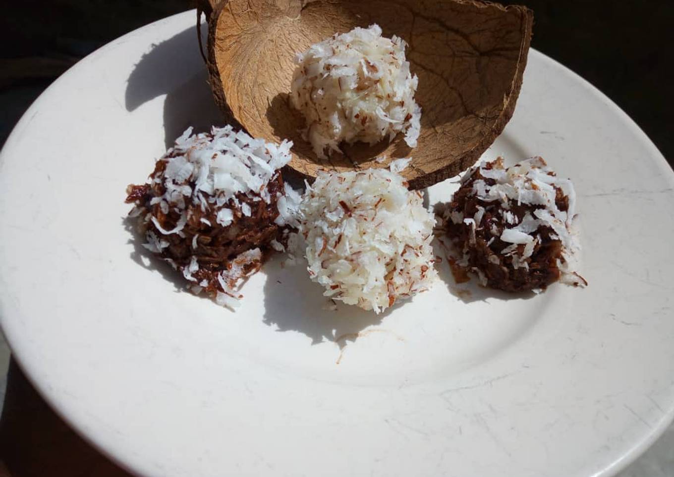 Coconut laddu