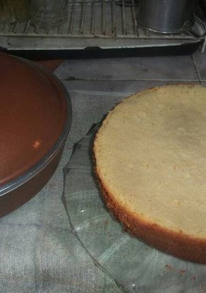 Una foto de Bizcochuelo para torta CASERO hecho en la olla ESSEN,Súper fácii