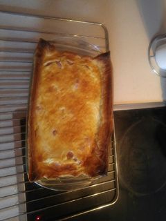 Una foto de Quiche jamón salchicha y queso