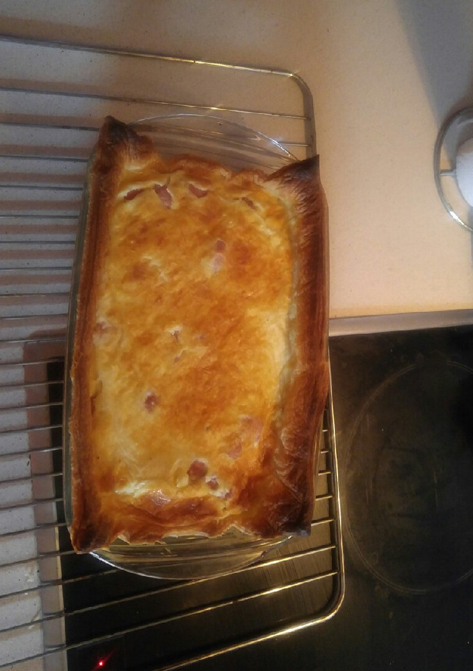 Una foto de Quiche jamón salchicha y queso