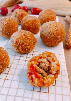 Une photo de Arrancini tomates thon olive 🍅