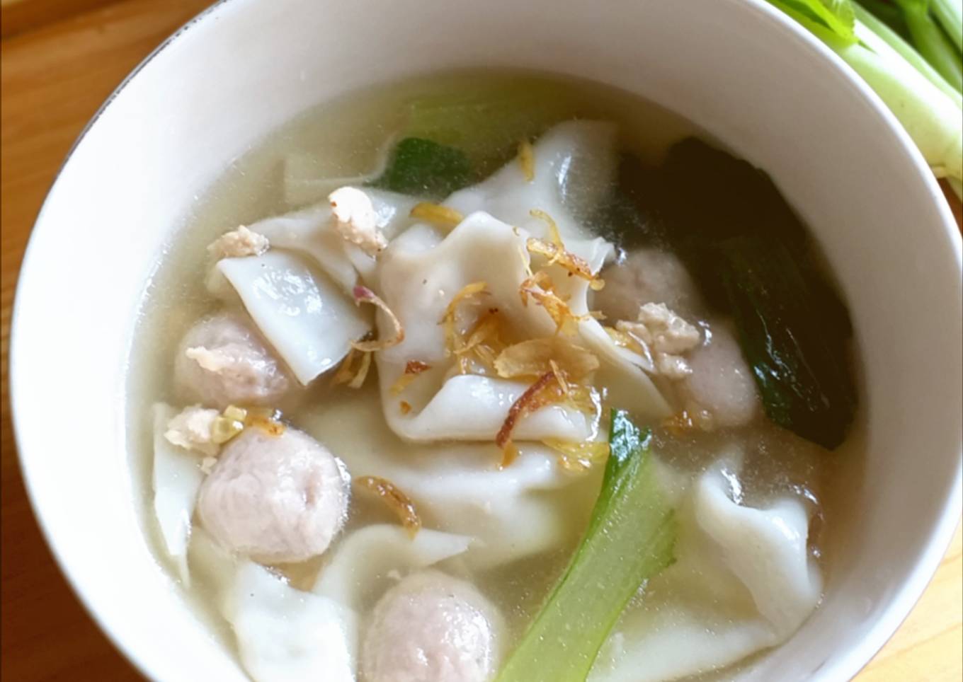 Sop Pangsit Ayam Bakso dan Pokcoy