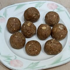 A picture of Sugar free ladu, with dates.