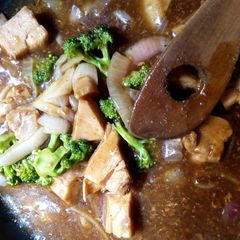 A picture of Chinese broccoli chicken.