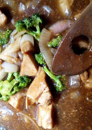 A picture of Chinese broccoli chicken.
