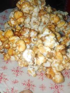 A picture of 5 minute caramel popcorn.