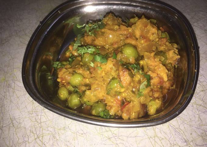 Simple Way to Prepare Favorite Lili Haldal nu sak  or  Kacchi haldi ki sabhi