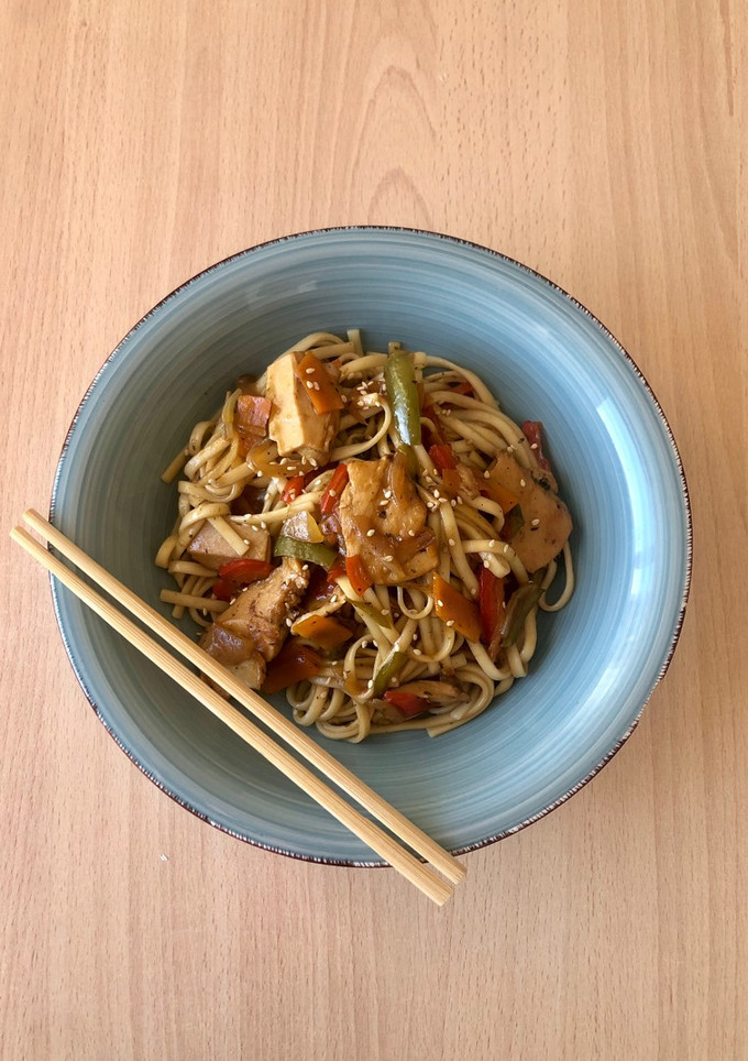 Una foto de Noodles veganos