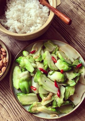 Hình của món Mầm đá xào tỏi.