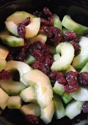 A picture of Cucumber and raisins salad.