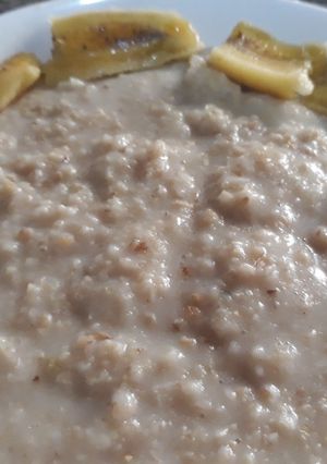 A picture of Quarker oat with banana.