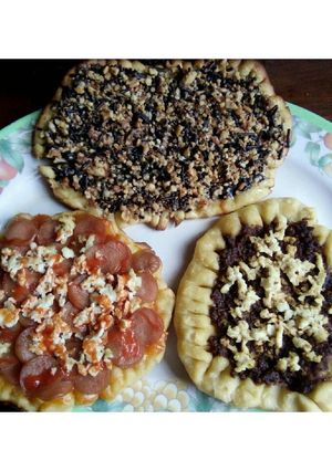 Foto resep Pizza Homemade simple (Pizza Rendang, Sosis, Coklat Kacang)