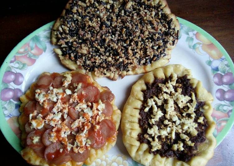 Resep Pizza Homemade simple (Pizza Rendang, Sosis, Coklat Kacang), Bisa Manjain Lidah
