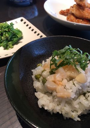 A picture of Japanese Mame gohan the Green peas rice with small scallops.