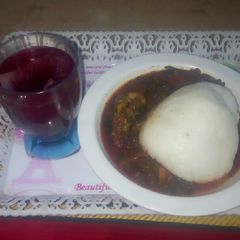 A picture of Tuwon Shinkafa da Taushe.