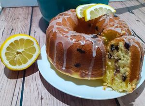 Una foto de Budín de limón con choco chips
