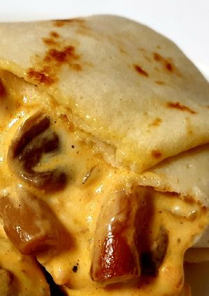 Sós palacsinta párnák sajtos gombás raguval töltve gazdagon recept fotója
