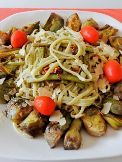 Una foto de Spaguetti con alcachofas