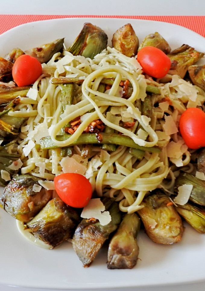 Una foto de Spaguetti con alcachofas
