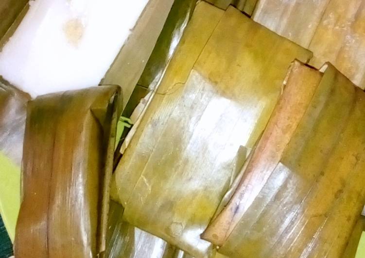 Langkah Mudah untuk Menyiapkan Kue nagasari pisang Anti Gagal
