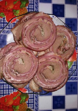 Una foto de Matambre arrollado al horno con jamón crudo, jamon cocido y ques