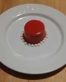 Mousse de piloncillo rellena de jelly de tejocote y guayaba