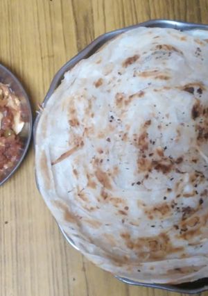 A picture of Crispy Parota and Egg curry.
