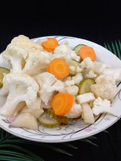 عکسی از دستور ترشی گل کلم مخلوط