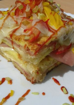 Una foto de Tostado rústico de jamón y queso