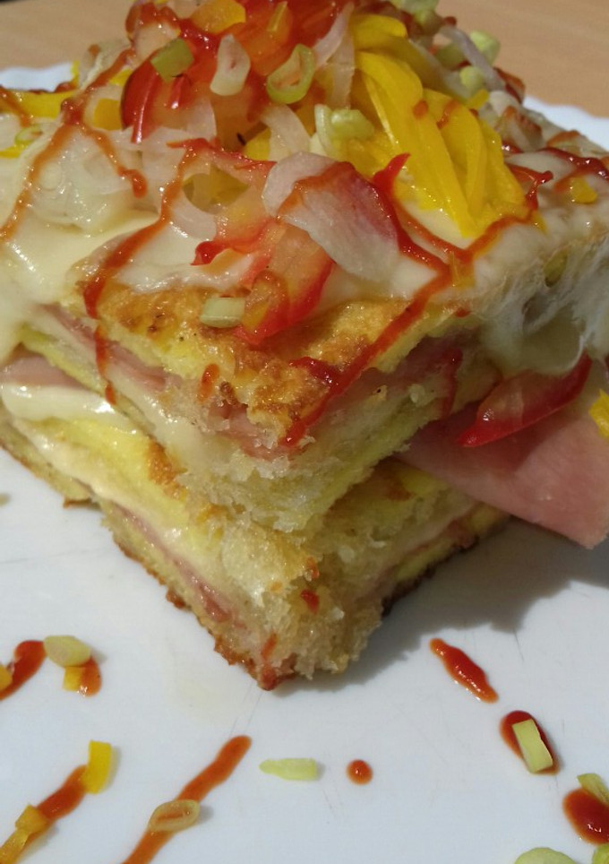 Una foto de Tostado rústico de jamón y queso