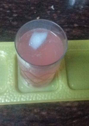 नींबू का रूह अफ़ज़ा (Nimbu ka rooh afza recipe in Hindi) रेसिपी मुख्य फोटो