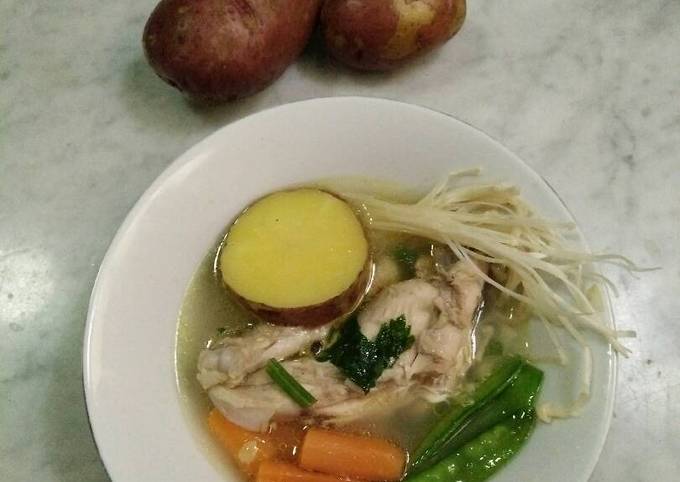 Cara Gampang Menyiapkan Sop ayam kampung kentang merah Anti Gagal