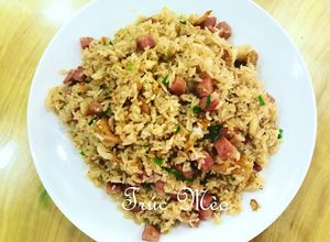 Hình của món Cơm chiên lạp xưởng + tôm khô.