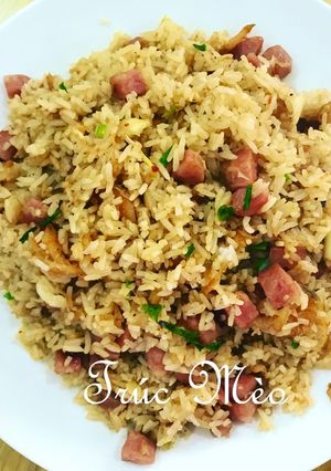 Hình của món Cơm chiên lạp xưởng + tôm khô.